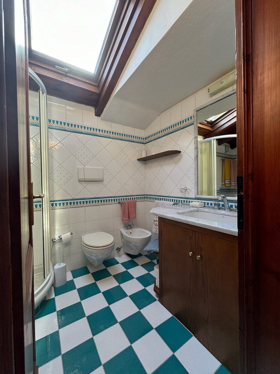 Weiteres Badezimmer-Detail il Nido mit Backsteinbogen