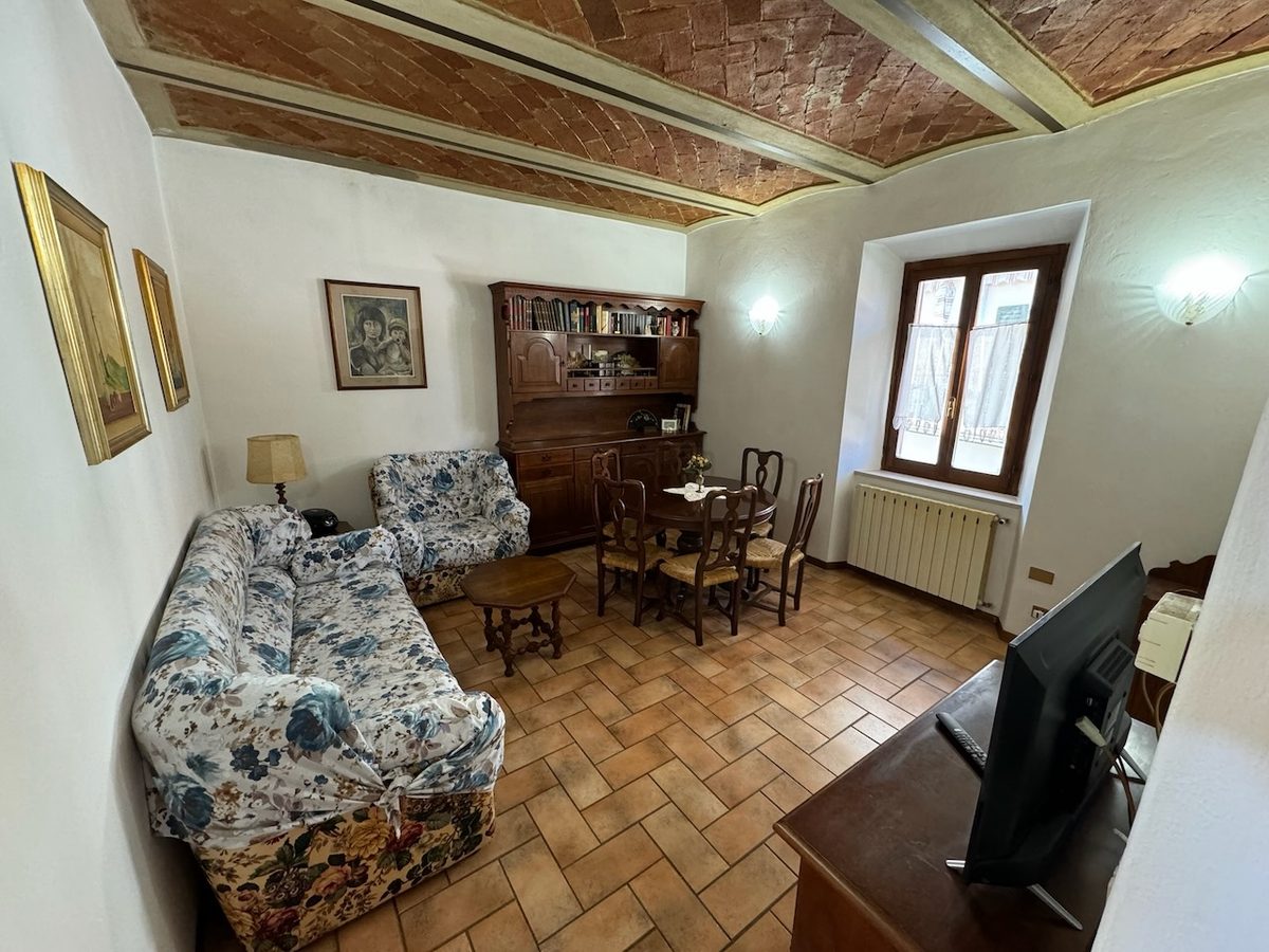 Gemütliche Sitzecke und Essbereich im Wohnzimmer